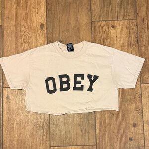 obey logo cropped t-shirt